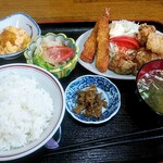 幸佳樓 - 唐揚げエビフライ定食