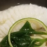 馳走 啐啄一十  - ④虎魚(広島県豊島産)と薄切り松茸(長野県)の利尻昆布&血合い抜き鮪節のお椀
      身は河豚と同じく低脂肪だから出汁に脂が滲まず、身の旨みをじっくり堪能
      松茸は今年初、薫りを楽しみました