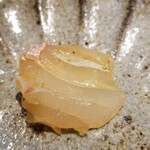 馳走 啐啄一十  - ⑧醤油洗い真鯛(愛媛県来島海峡産、5日寝かせ)
      産卵期は冬～春、旬は初夏～初冬
      モチッとしつつも弾力のある食感、寝かせによる引き出された旨み、オリジナル醤油の旨みと合わせて楽しみます