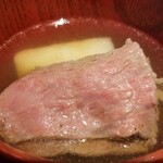 馳走 啐啄一十  - ⑭榊山牛(広島県熊野産、32ヶ月生体熟成、雌)の出汁(真昆布&いりこ、鰹節、鯖節、あご節)しゃぶ
      榊山牛は肉の味が強い！ので出汁しゃぶが好み
      生体熟成すると脂の融点が下がり口溶けが凄い