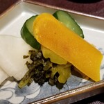 馳走 啐啄一十  - ⑯お漬け物(唐墨、胡瓜、寝かし高菜、大根)
      今までお漬け物が出てくるイメージは無い
      今回は白ご飯のウエートが大きかったからでしょうか
      お漬け物も抜かり無しでした