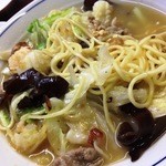 Aoba - 具にはキャベツ、烏賊、木耳、豚肉、海老、椎茸等