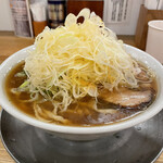 麺や 七彩 - 高さを見せたい写真(ネギらーめん)