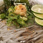 麺屋 六感堂 - 天ぷらがのった青いラーメン(温)
