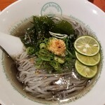 麺屋 六感堂 - 天ぷらがのった青いラーメン(温)