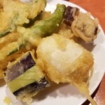 麺屋 六感堂 - 天ぷらがのった青いラーメン＋味玉天増し