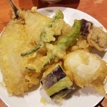 麺屋 六感堂 - 天ぷらがのった青いラーメン＋味玉天増し