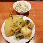 麺屋 六感堂 - 天ぷらがのった青いラーメン＋味玉天増し＋チャコ飯