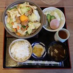 喫茶 明宝 - めいほう鶏ちゃん定食。