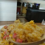 中華料理 鳳凰 - レンゲが進みます。パクパク、モグモグ、パクパク、モグモグ…