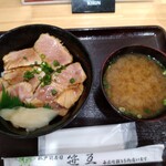 Sasago - 『まぐろｽﾃｰｷ丼』と『お味噌汁』