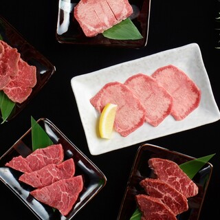 Introducing our proud Yakiniku (Grilled meat) menu, including our specialty "large-sized skirt steak"♪