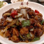 四川料理 麻哥 - 回鍋肉の豚肉が鶏肉になったような味付け、濃い〜味噌味でごはんがススム。