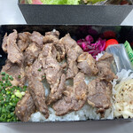 焼肉赤身にくがとう - 焼肉屋の秘伝ダレ　カルビ弁当