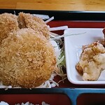 キッチンきねんび - まる豚肉天、メンチかつ、コロッケ アップ