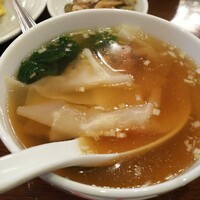 三和楼 - ランチのワンタンスープ