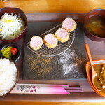 Tonkatsu Shirius - サービス三元豚ヒレカツ（￥1100）。三元豚よりジューシーさで一歩劣るが、十分美味しいヒレカツだ