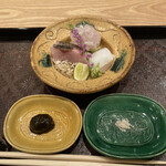 茜坂大沼 - 黒むつ、イカ、鮃：イカは飾り包丁が入り、口あたりがとても良いです♡お手製の昆布醤油(左)がすっごくすっごく美味しい！