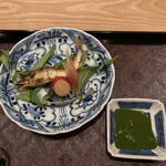 茜坂大沼 - 天然鮎♡たでの葉の上に乗っています。たで、齧ってみましたが、大根おろしみたいな辛味！！あゆはほろ苦さがたまらないですね～♪レモン煮のｻﾂﾏｲﾓが良い箸休めになります(⁎˃ᴗ˂⁎)