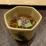 茜坂大沼 - 蕎麦：叩きオクラの冷がけ手打ち蕎麦　本格的なお蕎麦！出汁の美味さは間違いないですし、その辺のお蕎麦屋さんも脱帽の美味しさです！