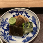 茜坂大沼 - 左上のキュウリ、ちゃんと細かく包丁が入り、口当たりが良い！痒い所に手が届く！！