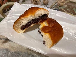 Yamaya Shoten Ekimae Ten - 紅豆包