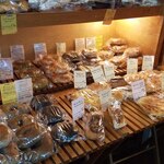 ベーカリー燈 - 商品棚①