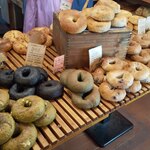 ベーカリー燈 - 今日も相変わらず素晴らしいベーグルの山