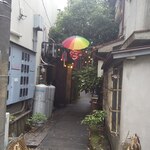 ベーカリー燈 - 路地裏に