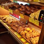 ベーカリー燈 - 商品棚①