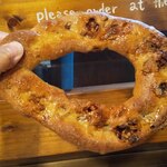 ベーカリー燈 - ゴルゴンゾーラとはちみつとクルミ