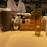 饗 くろ喜 - 仕切りの付いたカウンター9席