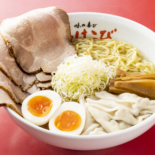 You can also enjoy the toppings! "Salt Ramen"