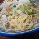 英福 - スープが良く絡む中太平打ち麺