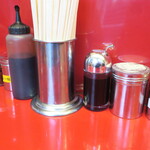 ラーメン二郎 - 卓上調味料