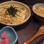 満月茶家 - 和風チャーハンには小うどんと漬物付き！