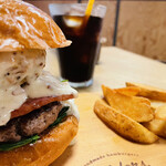 ビルダーズ - フライドマッシュルームバーガーDX