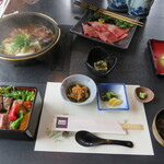 米沢牛黄木 金剛閣 すき焼き しゃぶしゃぶ 毘沙門 - 米沢牛すき焼きから特上すき焼きセット（肩ロース）＠5500円（税込み）