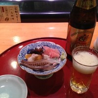 鮨政 西口店 - 瓶ビール600円とおつまみ