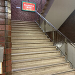 Gyuukatsu Okada - この階段で、1階分並んでたりしたよね。