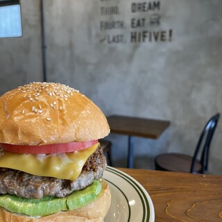 BURGER STAND HI-FIVE_2