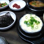 眞味食堂 - ケランチム（卵蒸し）、キムチ、海苔などおかずが色々と出ます