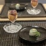 Ginza Mizuno - ピオーネの白ワインゼリー 抹茶餡の水まんじゅう