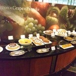 ホテルニューオータニ幕張 ザ・ラウンジ - 2012年～栗とぶどうとパンケーキ～（ビュッフェ台）