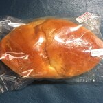Merushi Merushi - キャーーー！！！辛口カレーパン！¥150。
                        
                        揚げパンスタイルじゃないから棚を探しちゃったわ。
                        
                        ジャムパンとかクリームパンのような見ため。
                        
                        
                        ではいただきます。
                        
                        
                        いざ！
                        
                        
                        
                        
