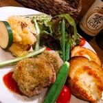 オステリア  ロンド - 前菜３種盛り！タコ入りポテサラ・豚ヒレカツレツ・吉田牧場カチョカバロチーズが乗ったバケット(≧∀≦)