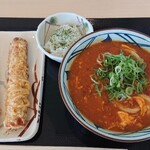 丸亀製麺 - ■トマたまカレーうどん(並) 690円(内税)/ ちくわ天 120円(内税)/ 御坊駅天 70円(内税)■