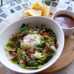 カフェ ラビスタ - とろ～り温泉卵のサラダ丼ランチ
