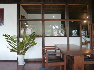 Wood-style cafe - シンプルでモダン
