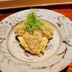 いち太 - 揚げ物は、竹岡の太刀魚といちじくの唐揚げにゴマソース